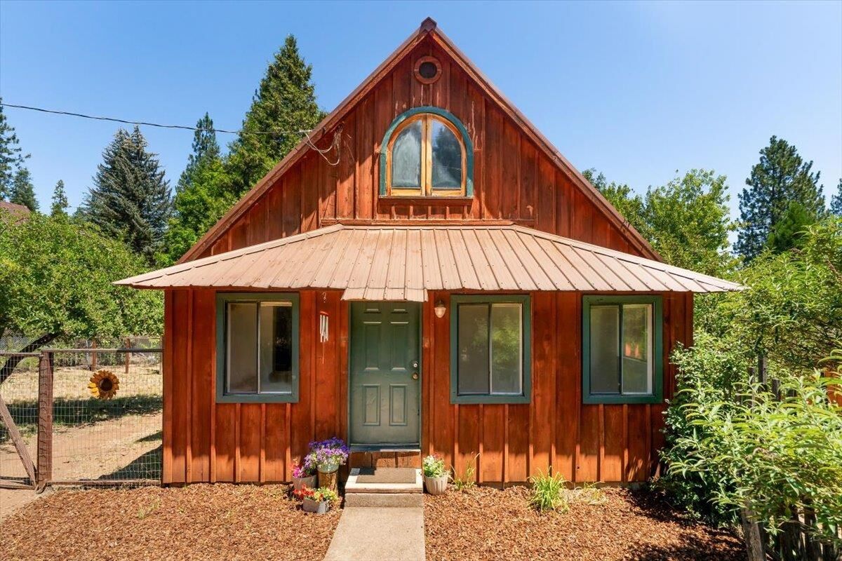 Property Photo: 308 Modoc Ave CA 96057