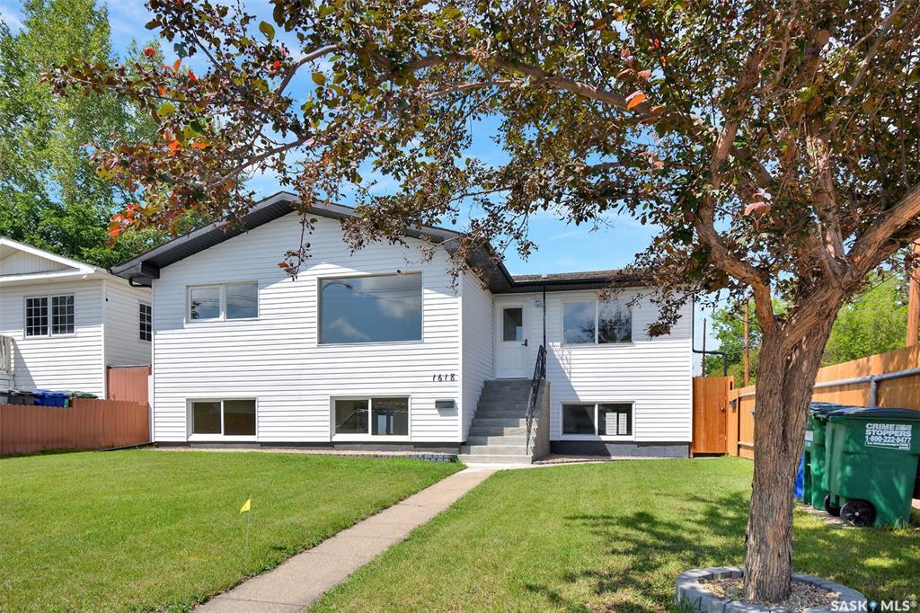 Property Photo: 1618 19th Street W SK S7M 1C6