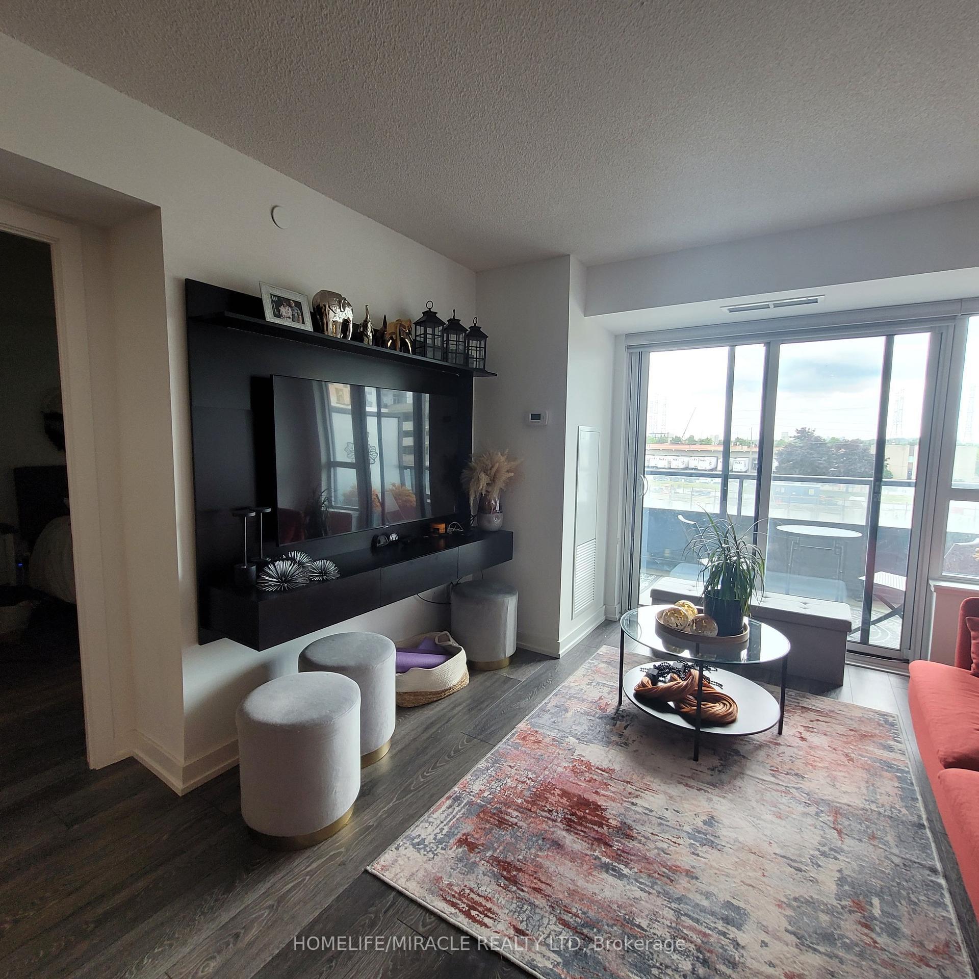 Photo de la propriété: 1455 Celebration Drive 302 ON L1W 1L8