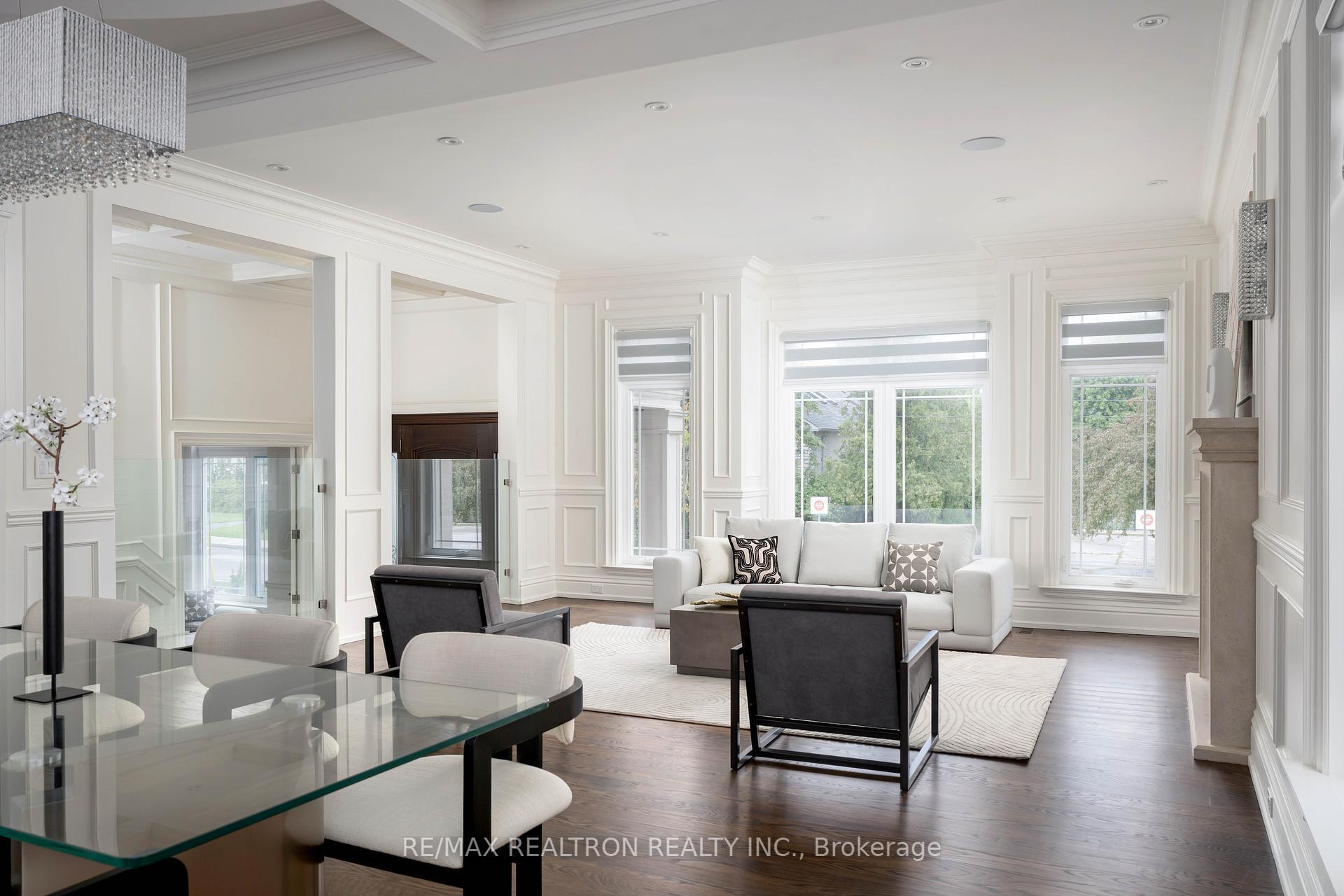 Property Photo: 255 Ellerslie Avenue ON M2N 1Y5