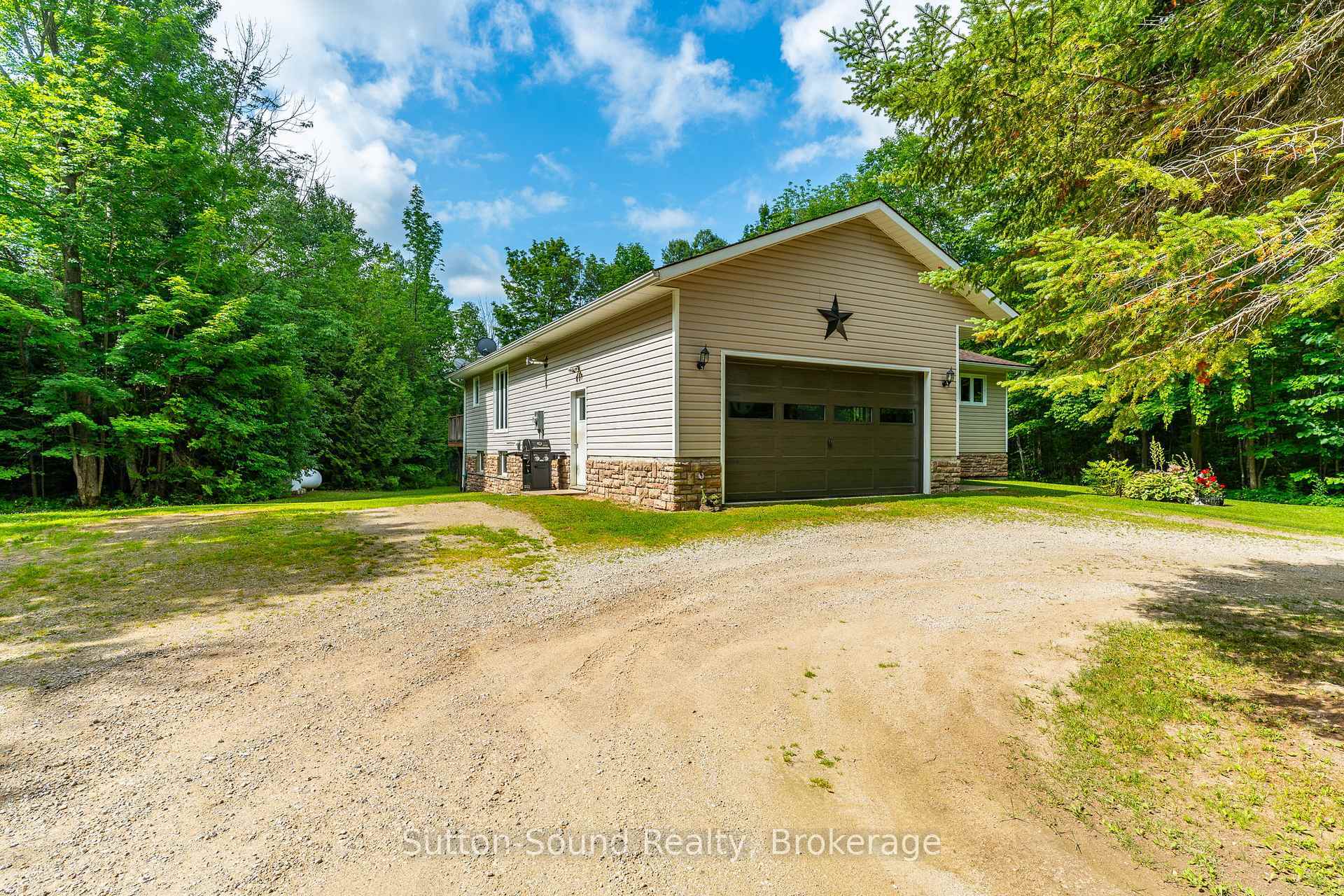 Property Photo: 275 Centre Diagonal Road ON N0H 2T0