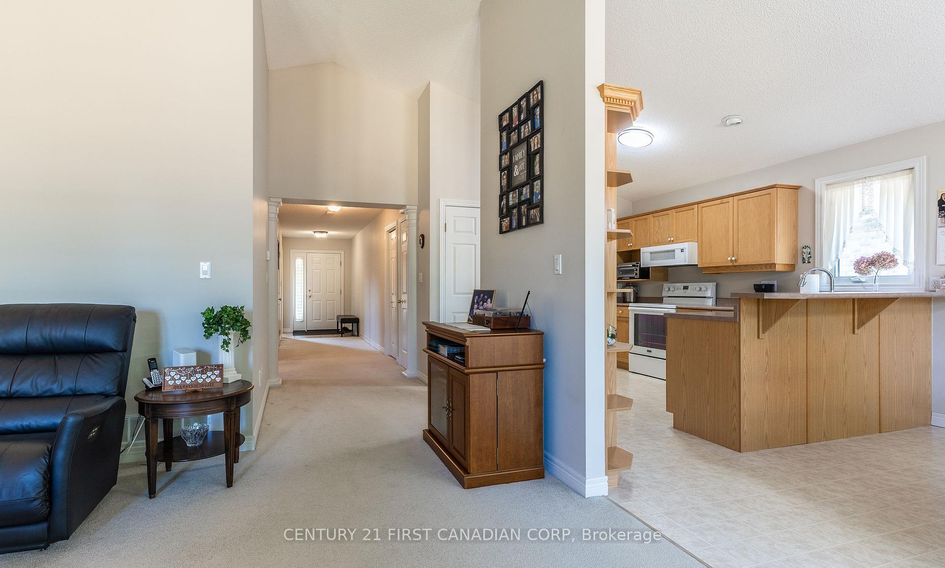 Property Photo: 20 Windermere Place 18 ON N5R 6H6