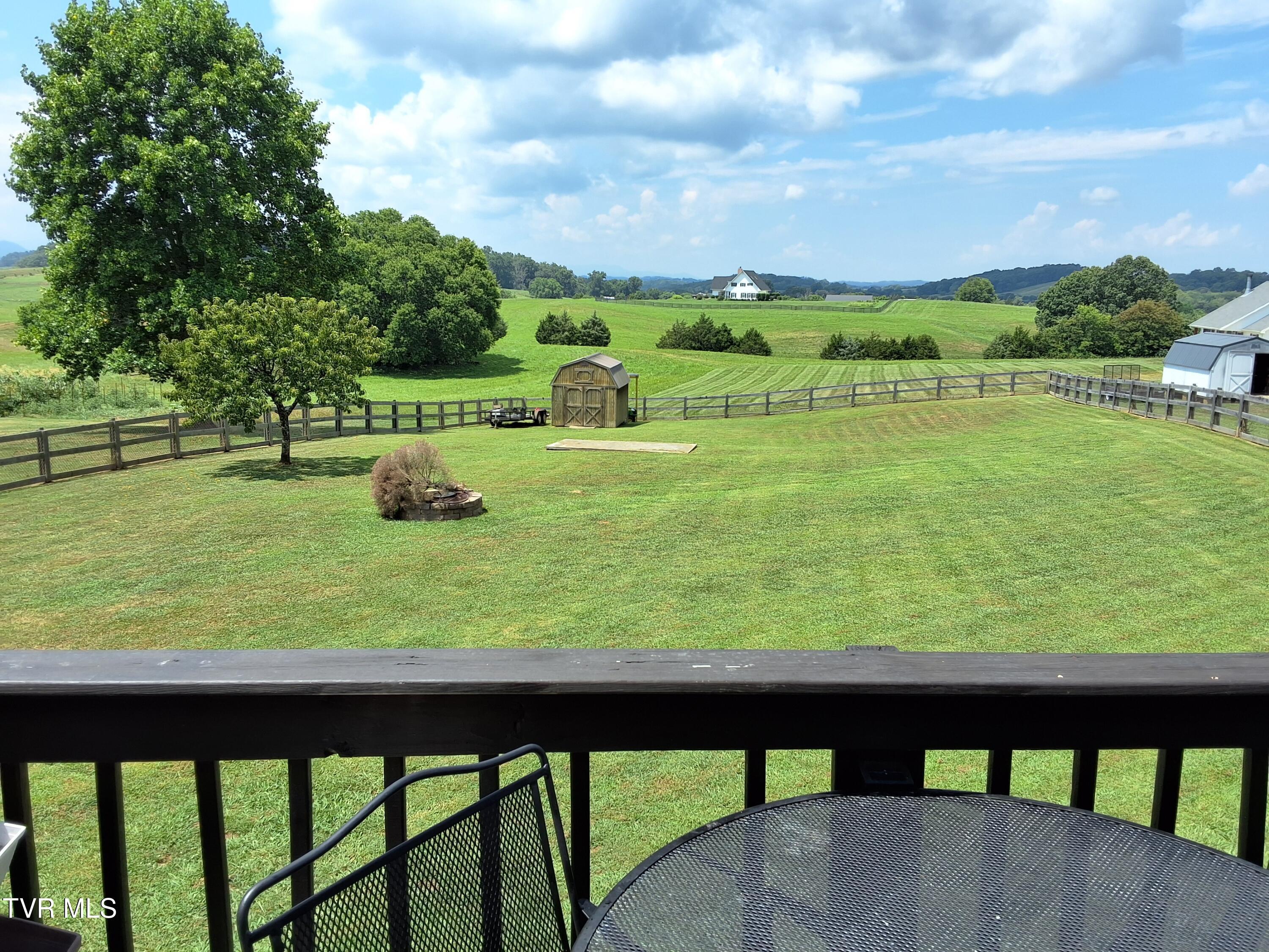 Property Photo: 296 Old Kentucky Rd S TN 37743
