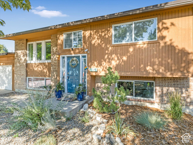 Property Photo: 9457 S Poppy Ln UT 84094