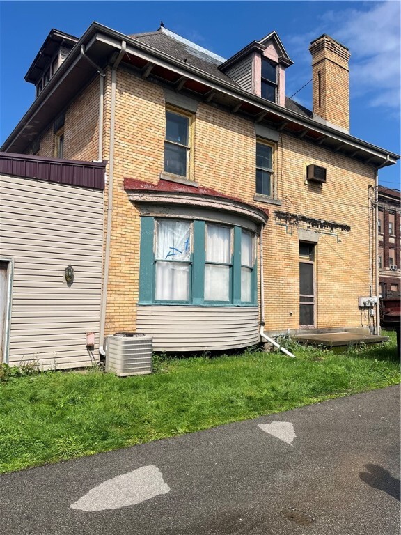 Property Photo:  214 E Fairview Ave  PA 15425 