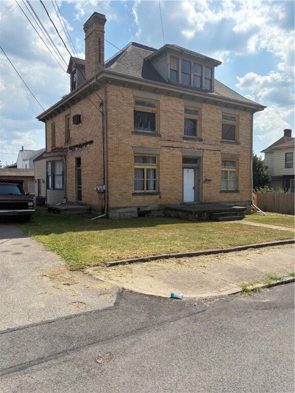 Property Photo: 214 E Fairview Ave PA 15425