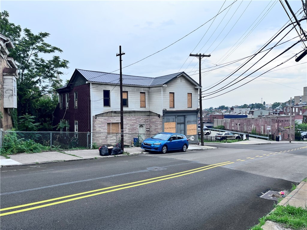 Property Photo: 1300 Arlington Ave PA 15210