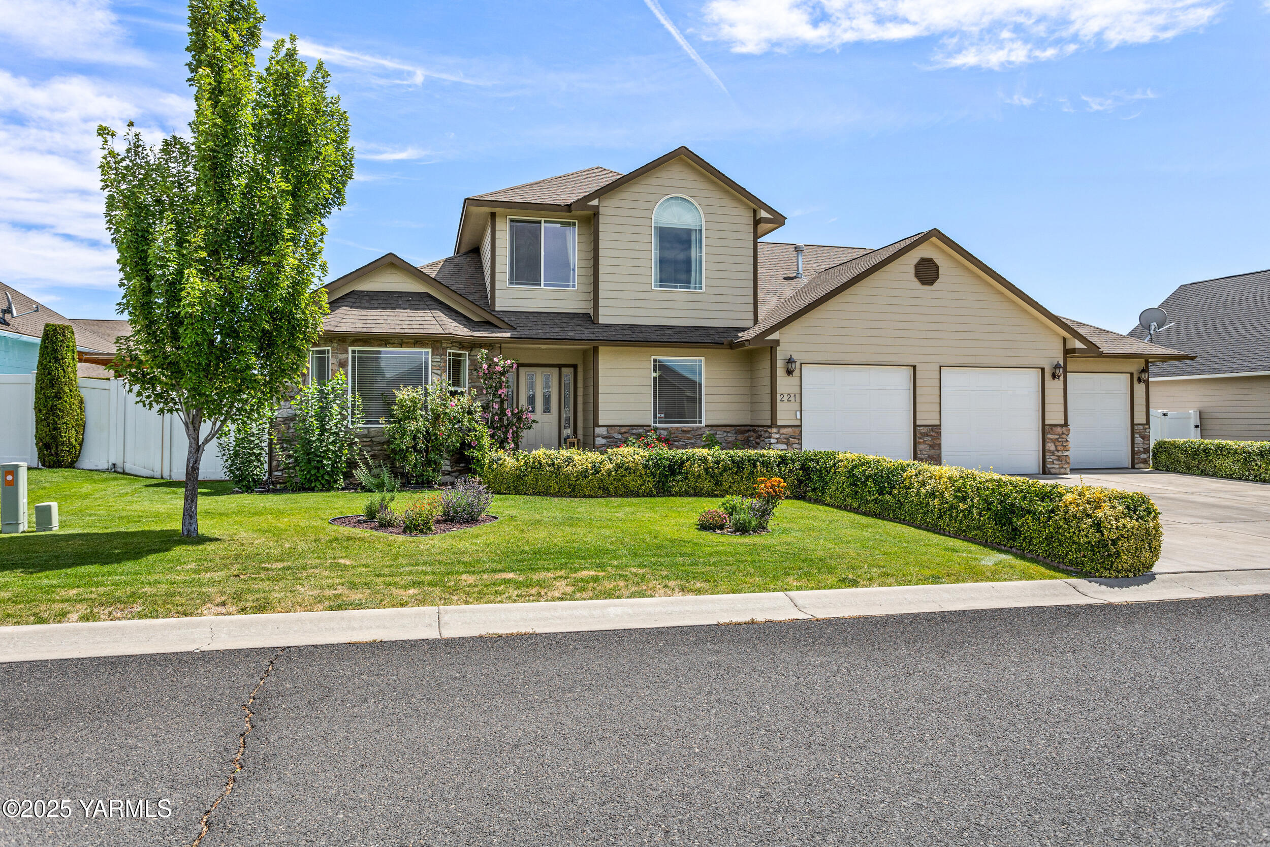 221 St Andrews Pl  Yakima WA 98908 photo