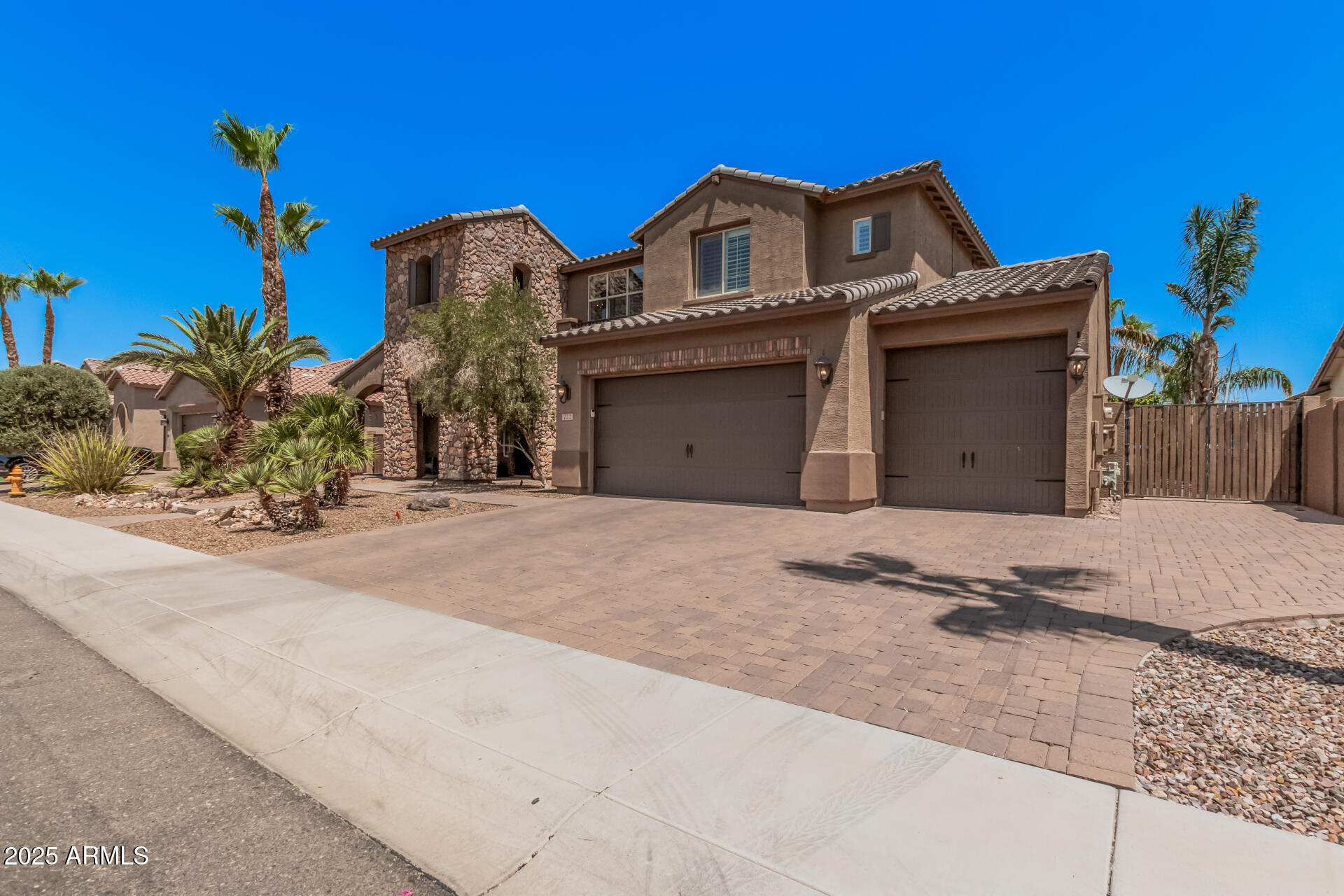 Property Photo: 722 W Armstrong Way AZ 85286