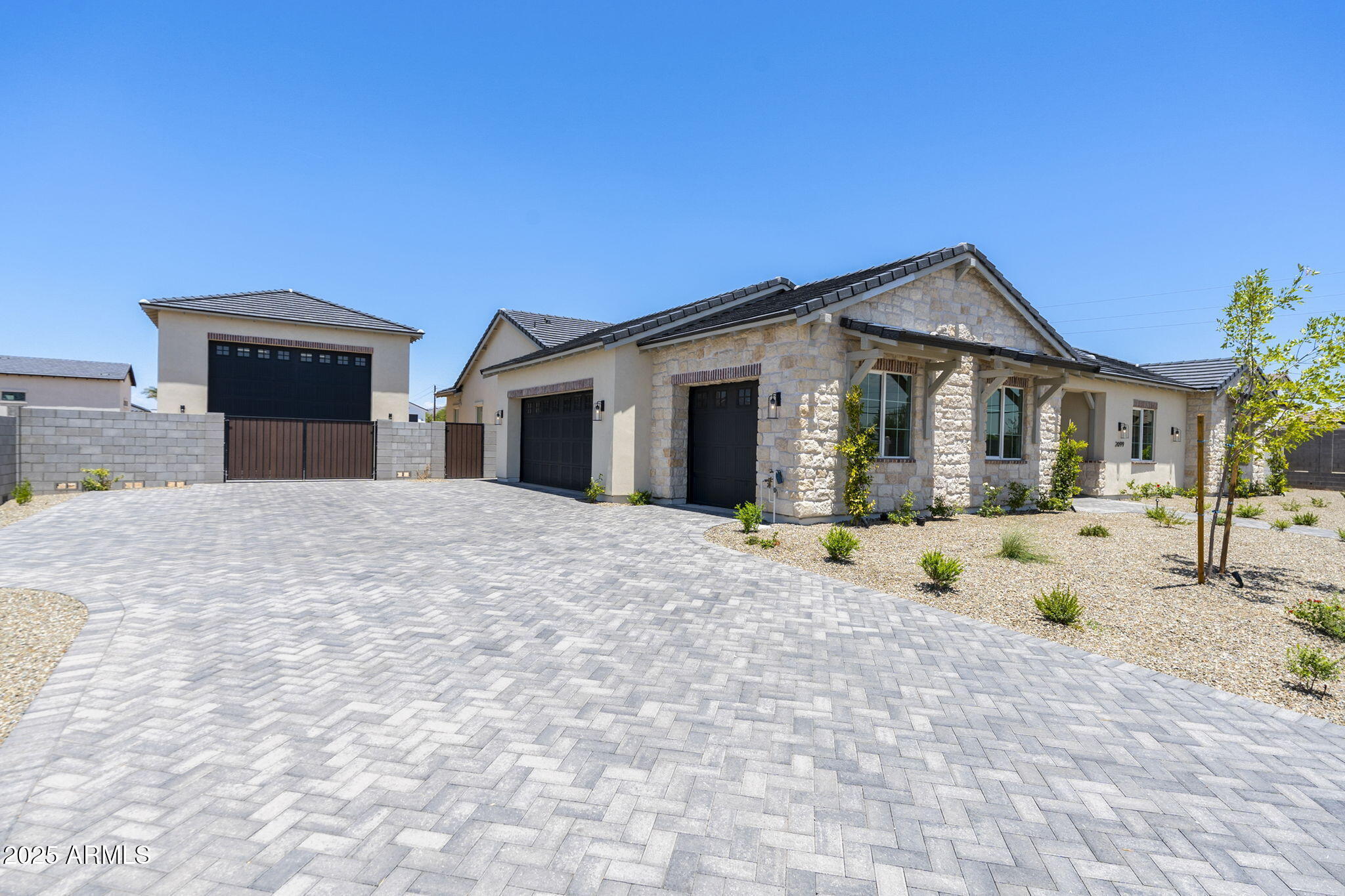 Property Photo: 2099 N 77th Place AZ 85207