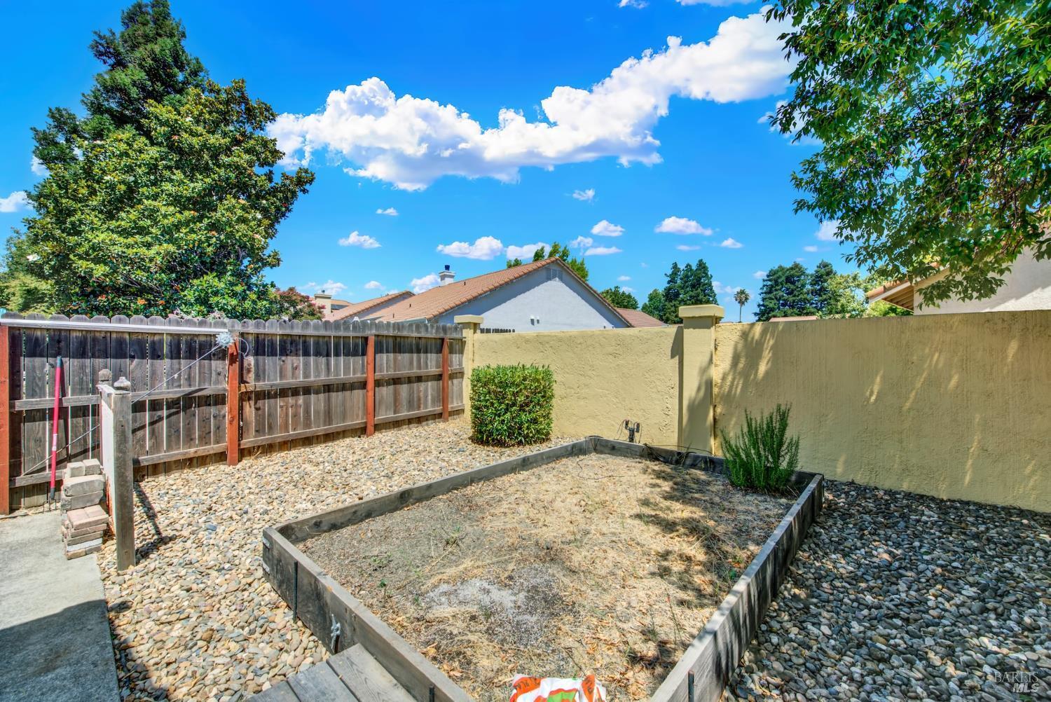 Property Photo: 601 Fox Pointe Road CA 95687