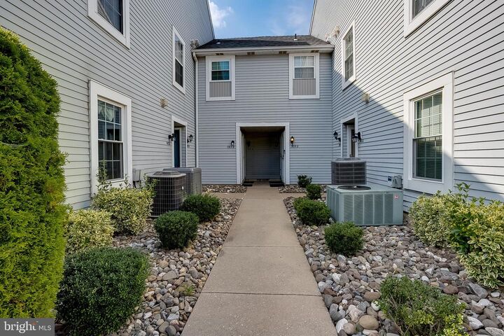 993 Scotswood Court B  Mount Laurel NJ 08054 photo