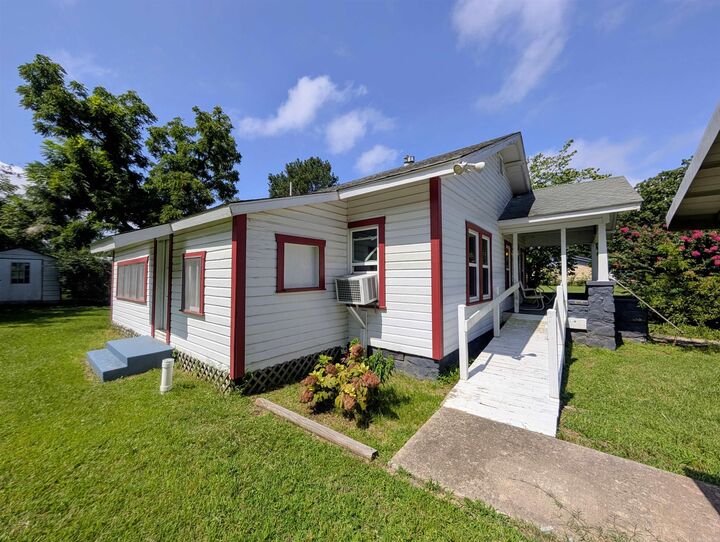 Property Photo:  611 Hornbeck  AR 71953 