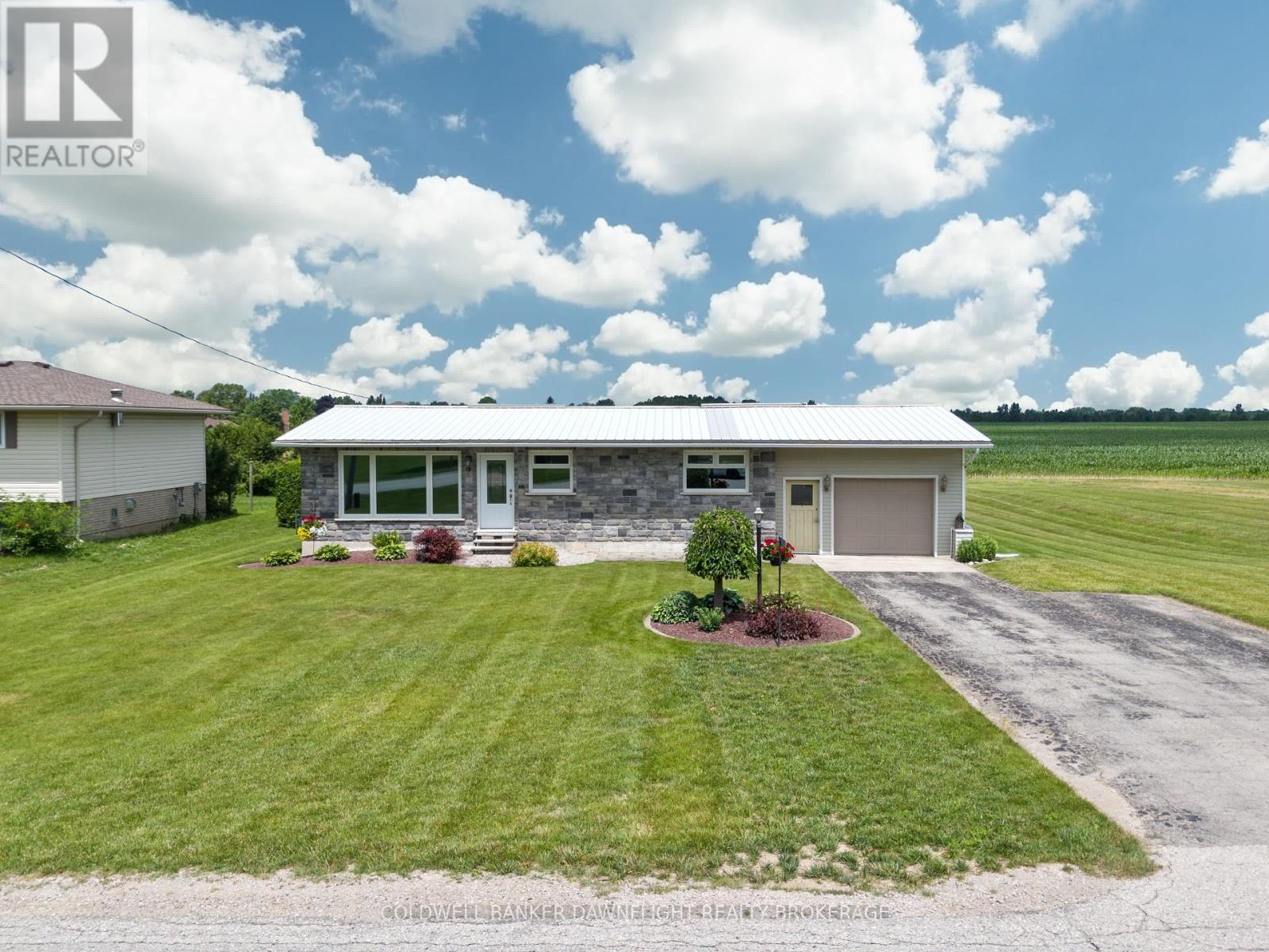 40214 Huron Street East  South Huron (Exeter) ON N0M 1S5 photo