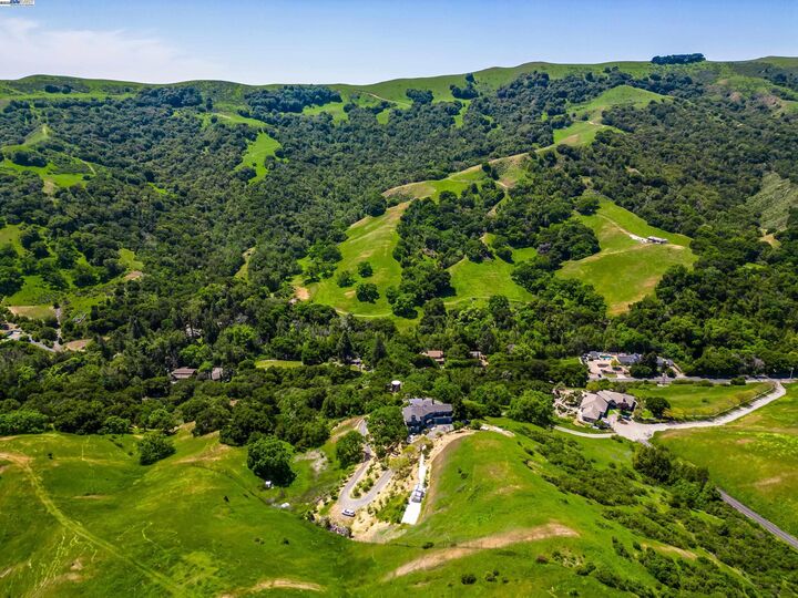 Property Photo:  325 Bollinger Estates Ct  CA 94583 