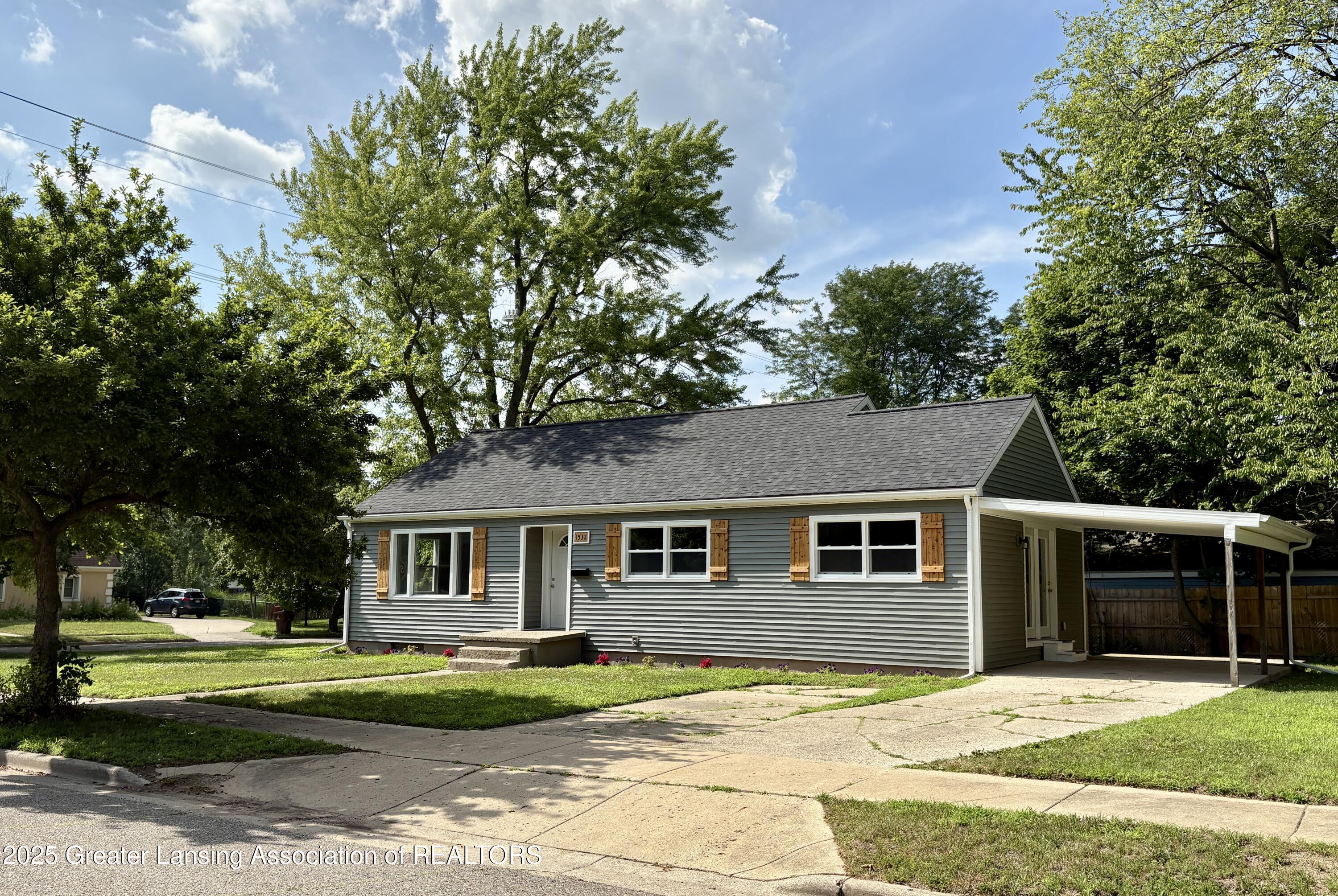 Property Photo: 1532 Bassett Street MI 48915