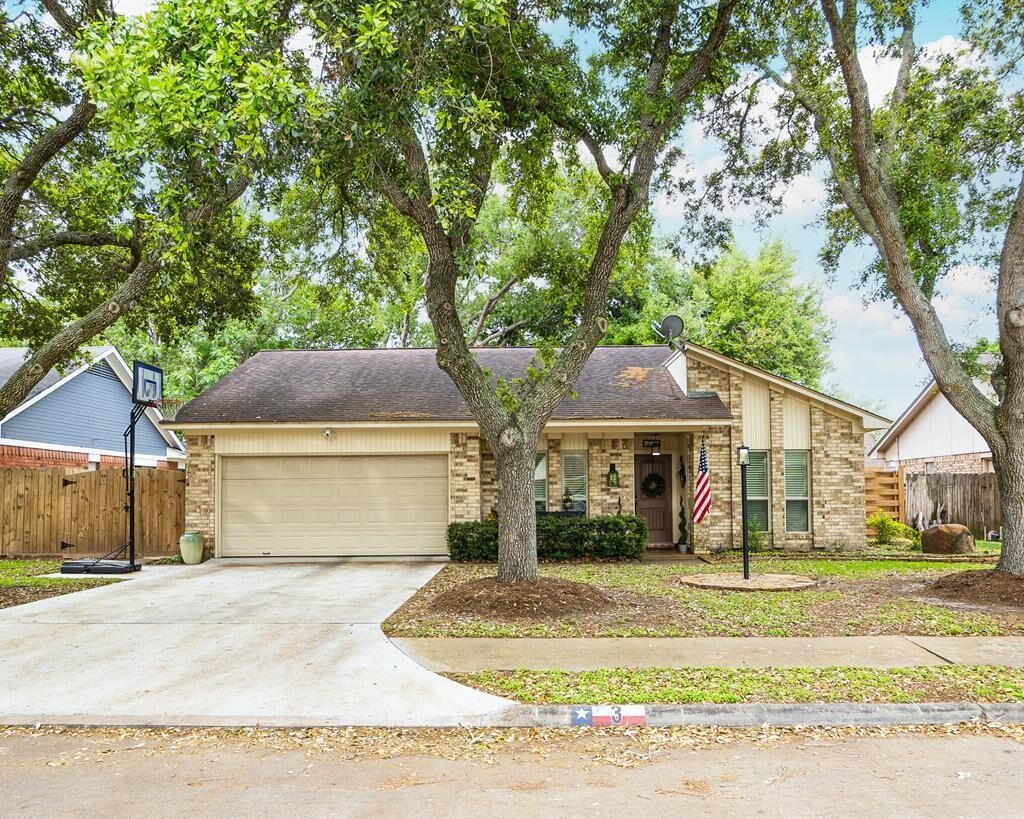 Property Photo: 3 Columbella Street TX 77414