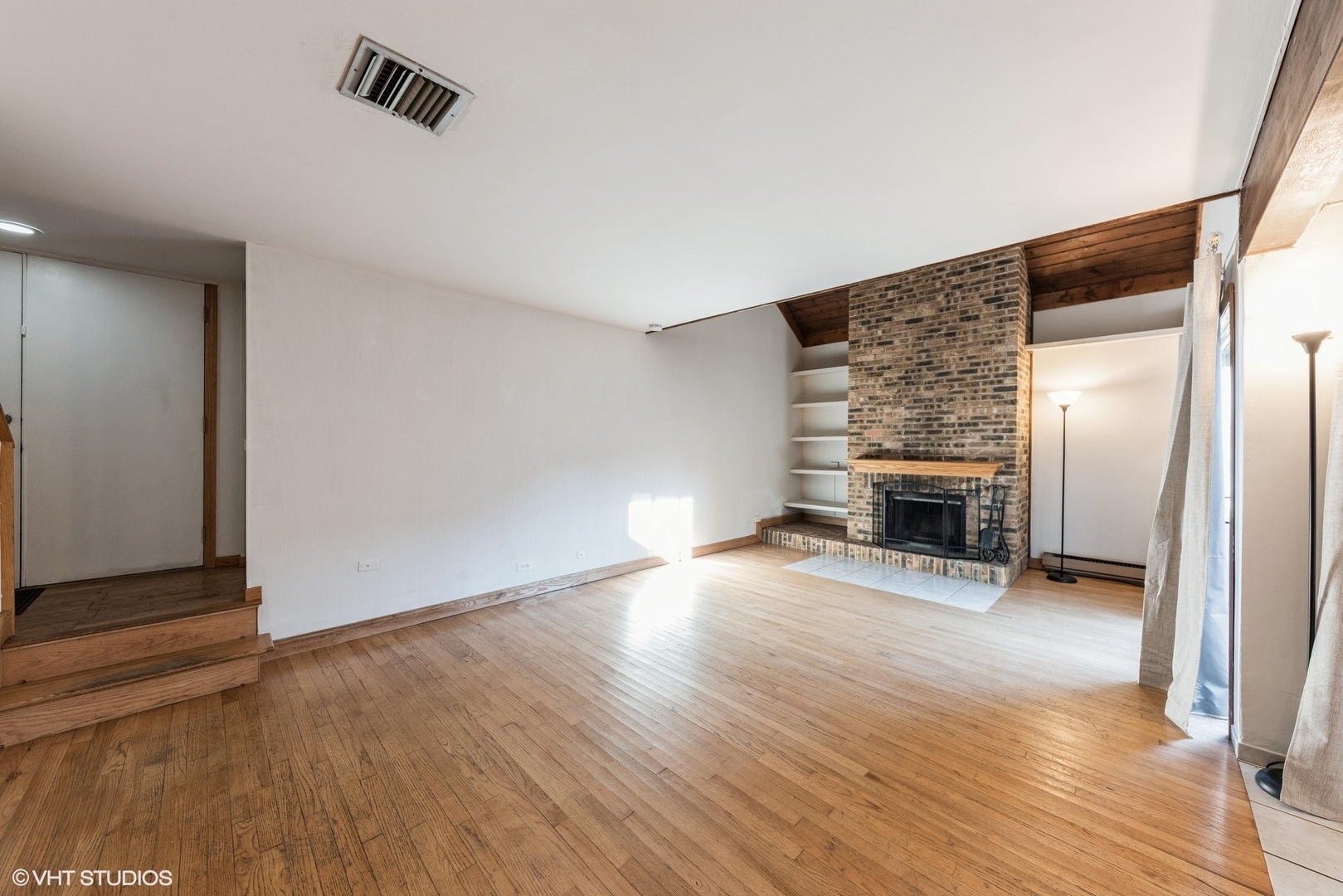 Property Photo: 3341 Beacon Street 32 IL 60064