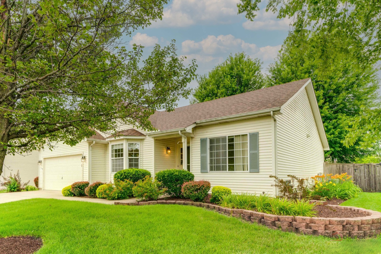 Property Photo: 707 Wedgewood Trail IL 60050