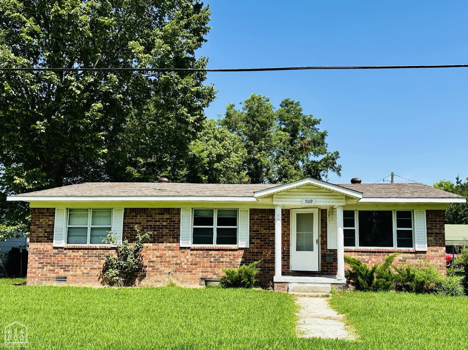 Property Photo: 509 NE 4thw AR 72476