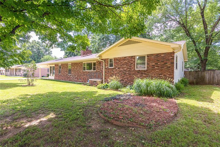 Property Photo: 1501 E Stubblefield Road AR 72703