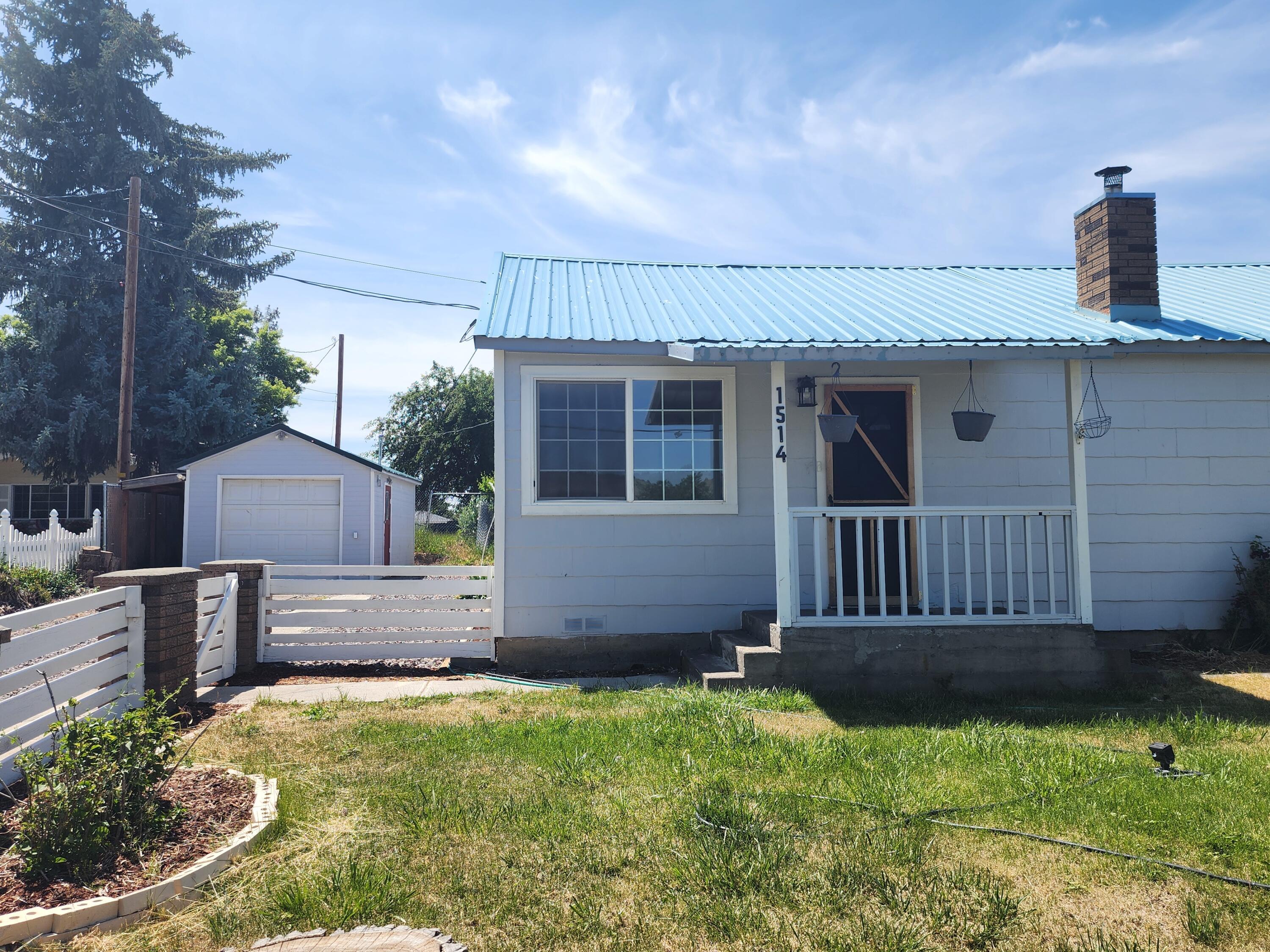 Property Photo: 1514 Etna Street OR 97603