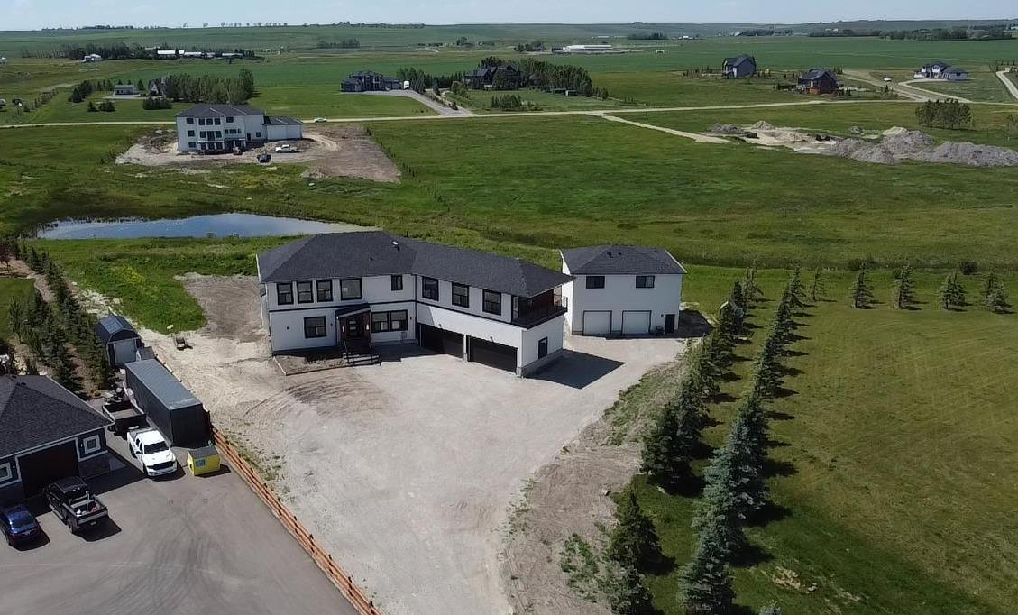 Property Photo: 13 Calterra Court AB T4B 3P4
