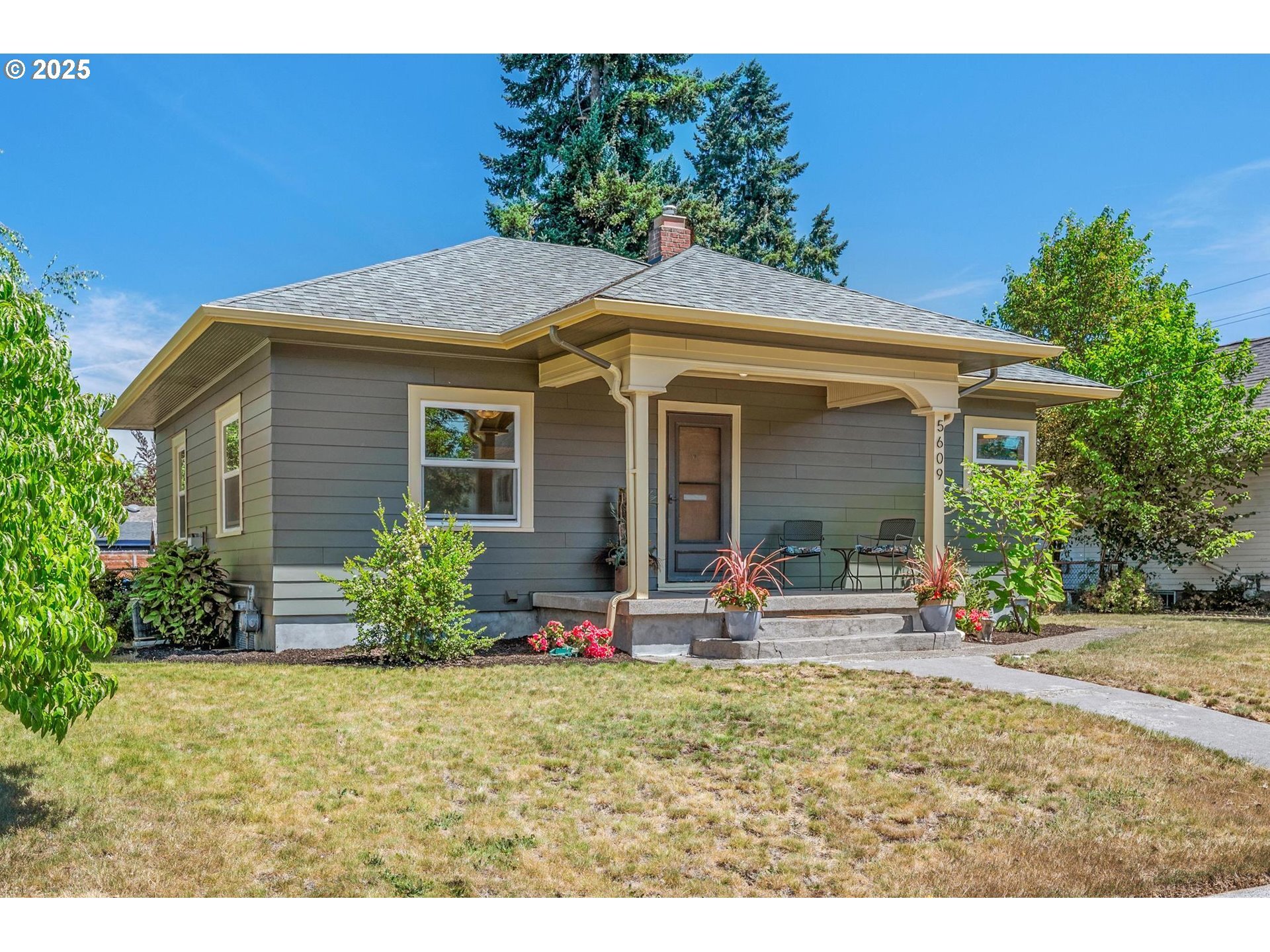 Property Photo: 5609 N Depauw St OR 97203