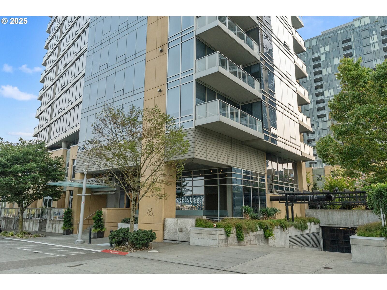 Property Photo: 836 S Curry St 902 OR 97239