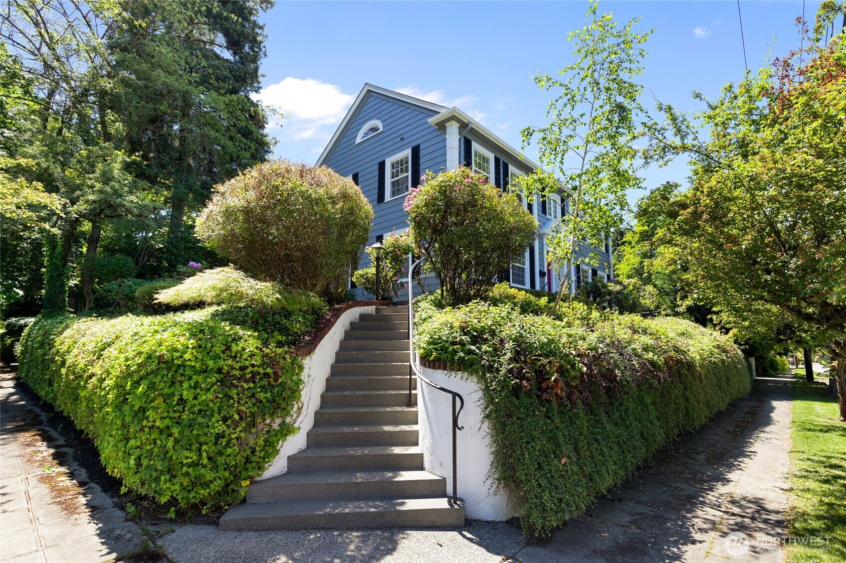 Property Photo:  817 E Shelby Street  WA 98102 