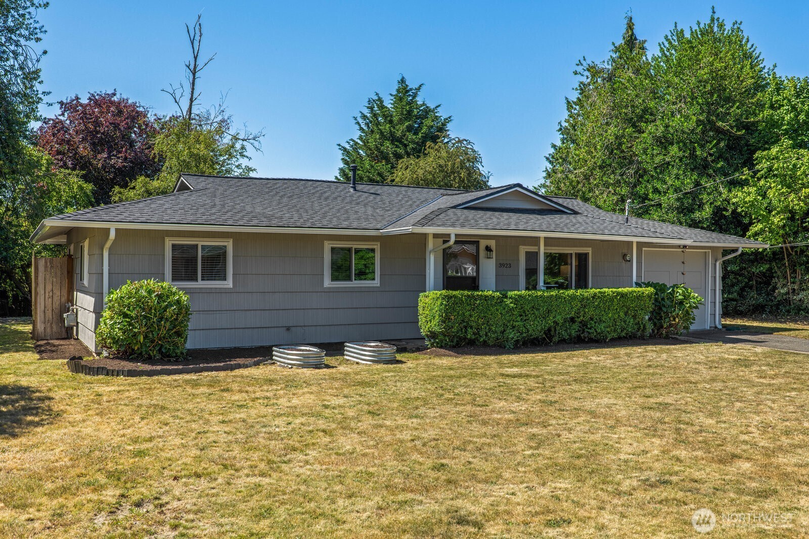 Property Photo: 3923 NE 22nd Place WA 98056