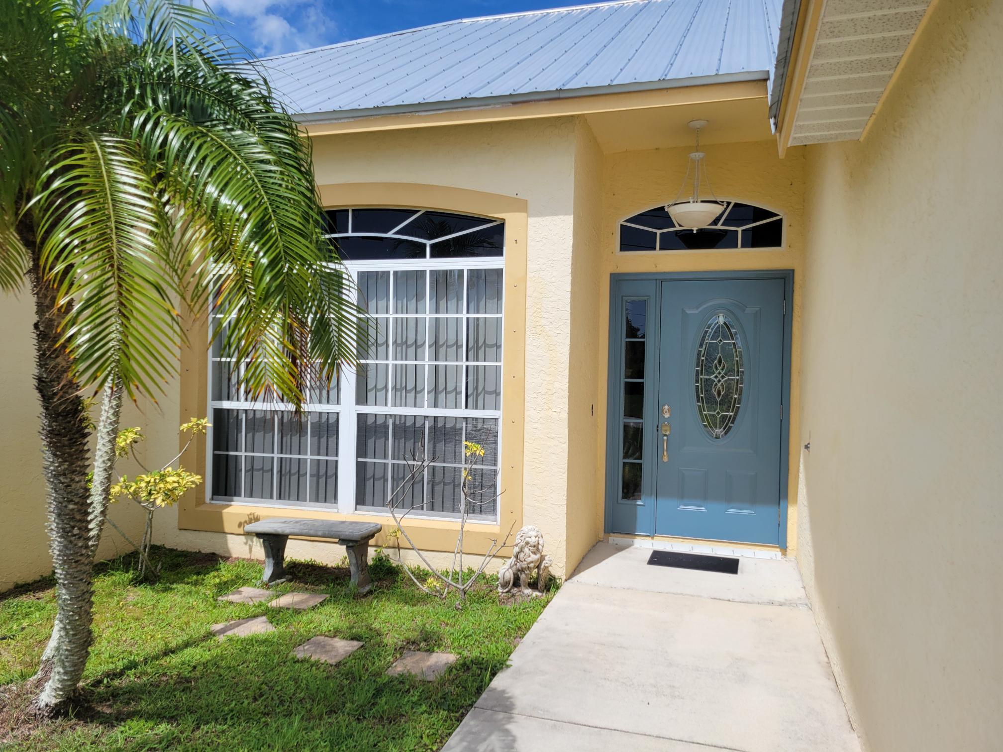 Property Photo: 2570 SE West Blackwell Drive SE FL 34952