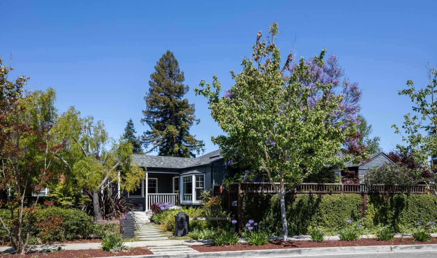Property Photo: 539 Bay Road CA 94025