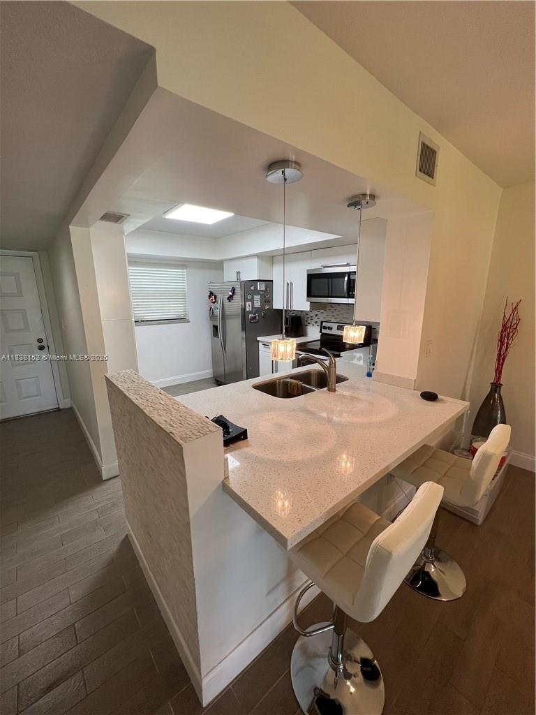 Property Photo: 16171 Blatt Blvd 104 FL 33326