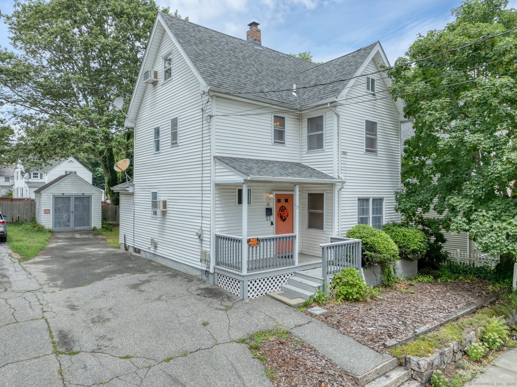 Property Photo:  17 Walden Avenue  CT 06320 