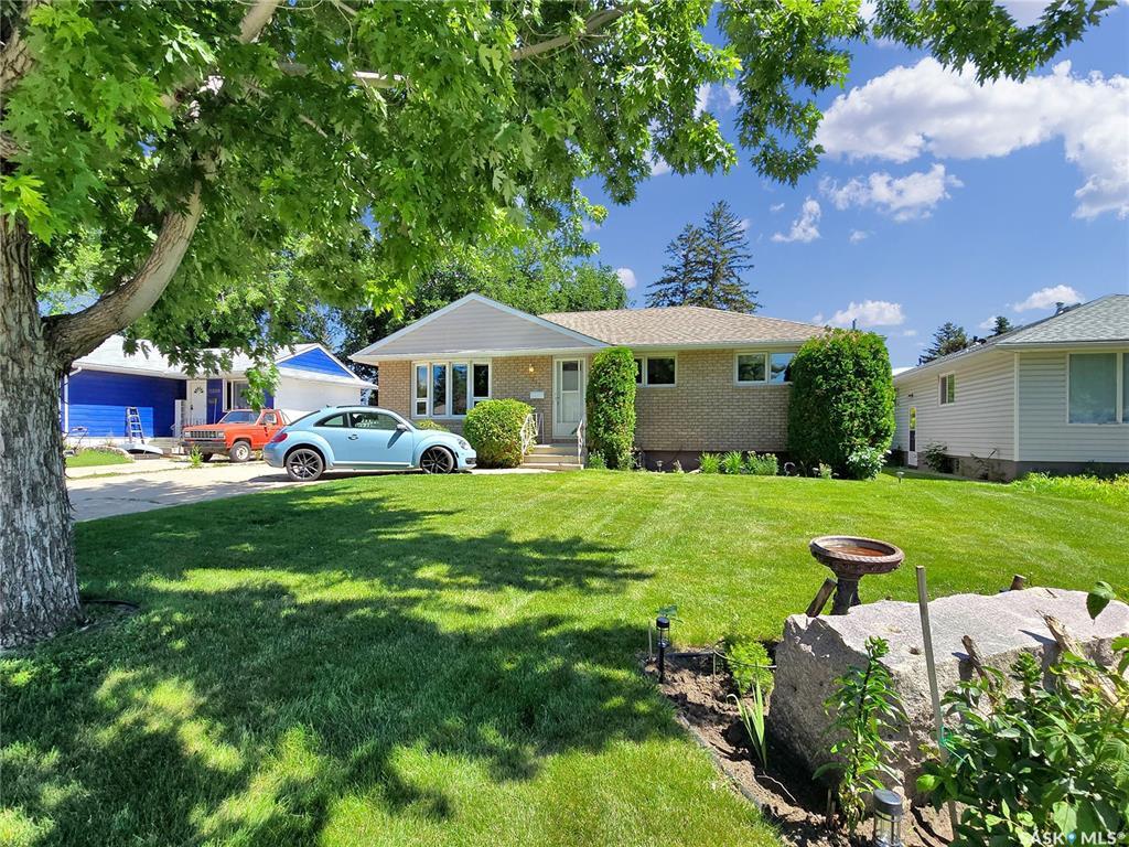 Property Photo: 2213 Haultain Avenue SK S7J 1P7