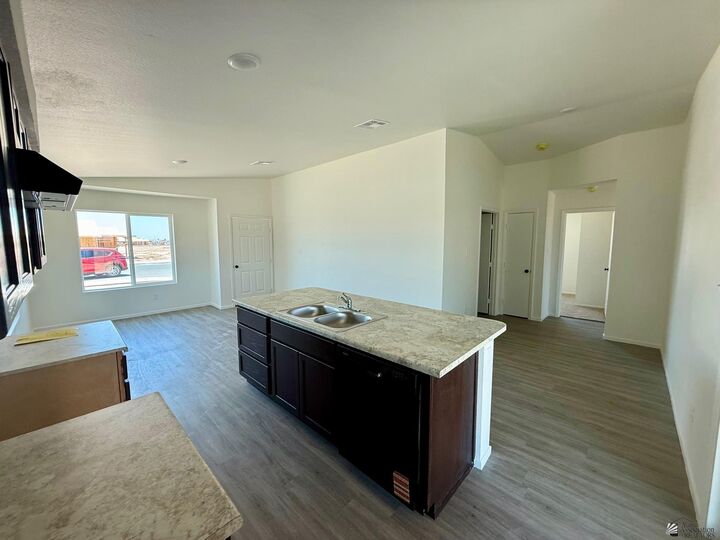Property Photo: 7841 E 46 Ln AZ 85365