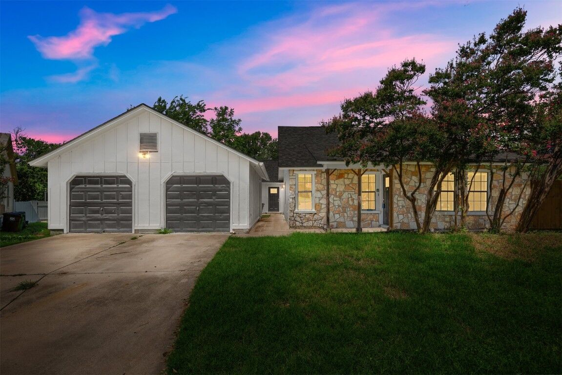 Property Photo: 1606 Dale Cove TX 78664