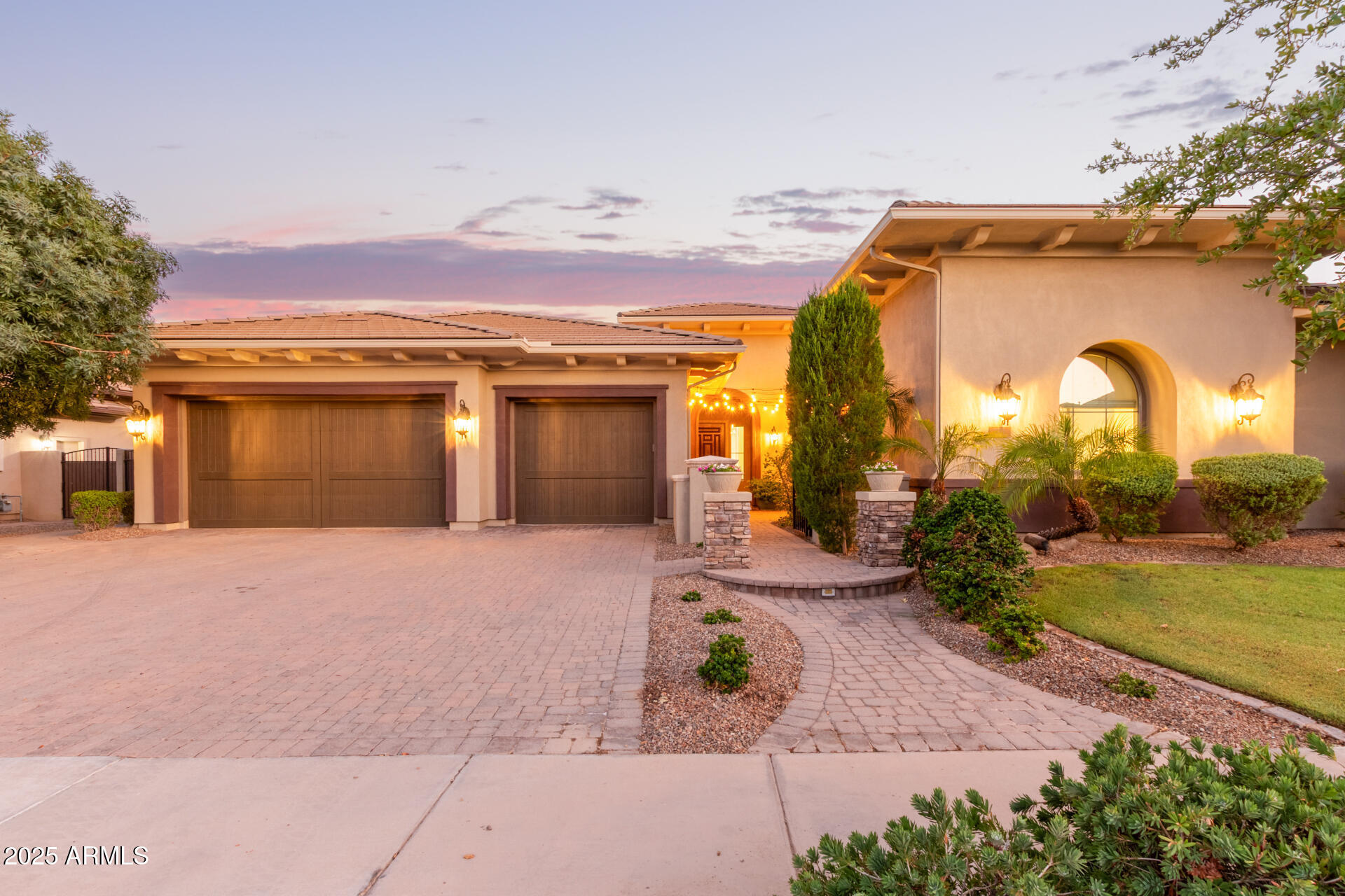 Property Photo: 291 W Yellowstone Way AZ 85248