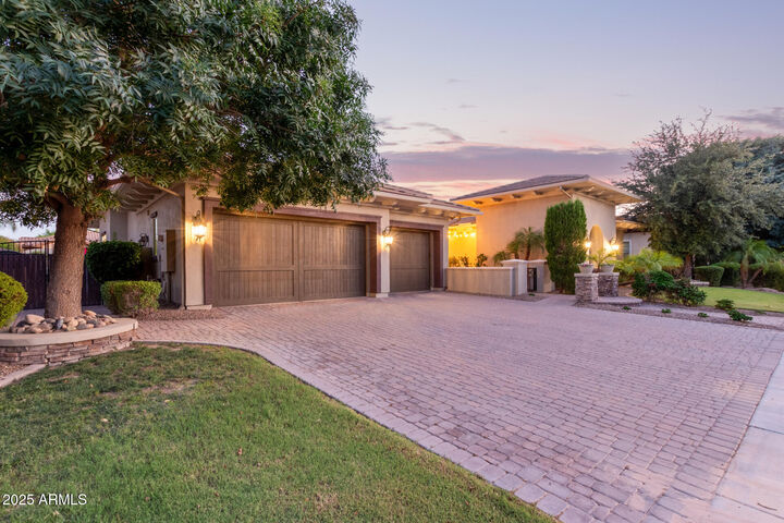 Property Photo: 291 W Yellowstone Way AZ 85248