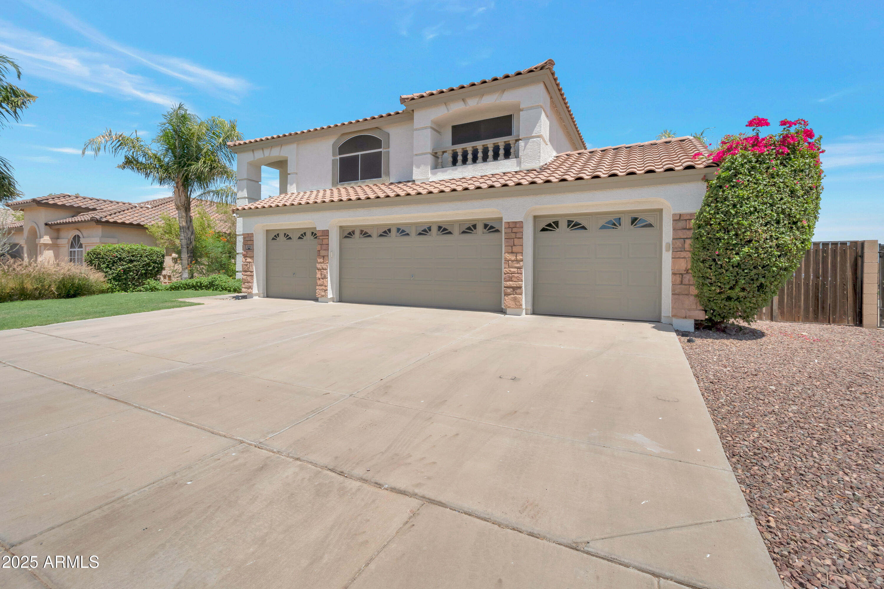 Property Photo:  506 E Rosebud Drive  AZ 85143 