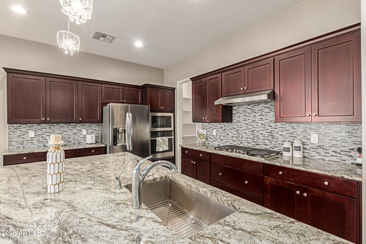 Property Photo:  960 S Edith Drive  AZ 85225 