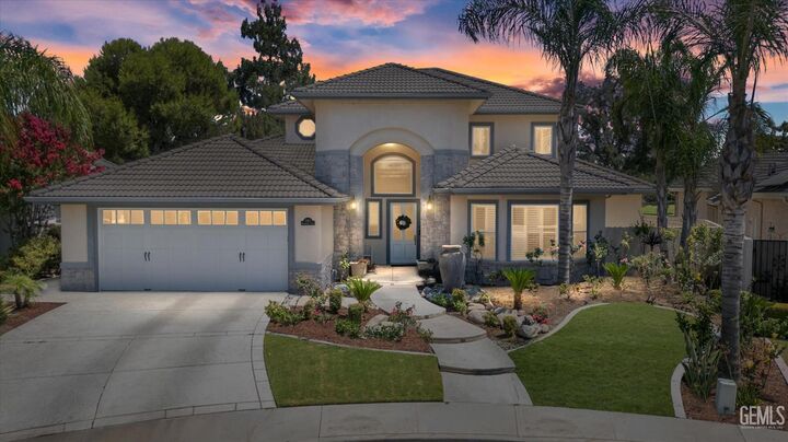 Property Photo: 2120 Wedgemont Place CA 93311