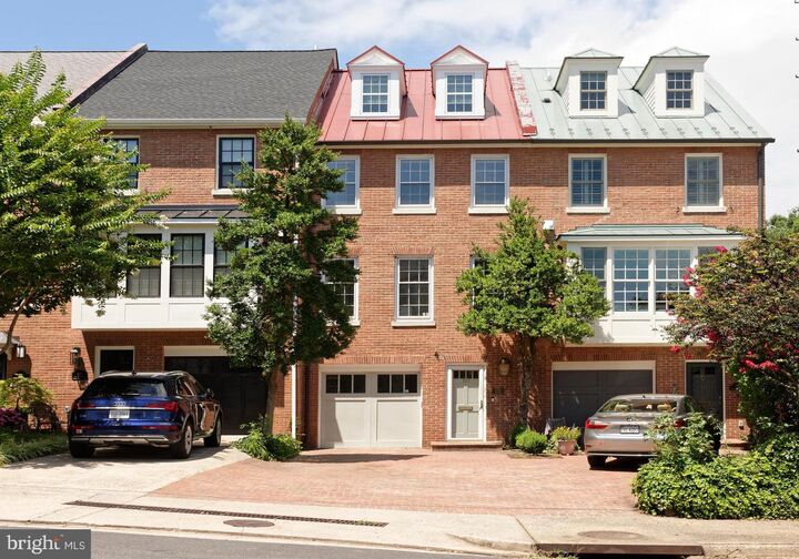 Property Photo: 103 Franklin Street VA 22314