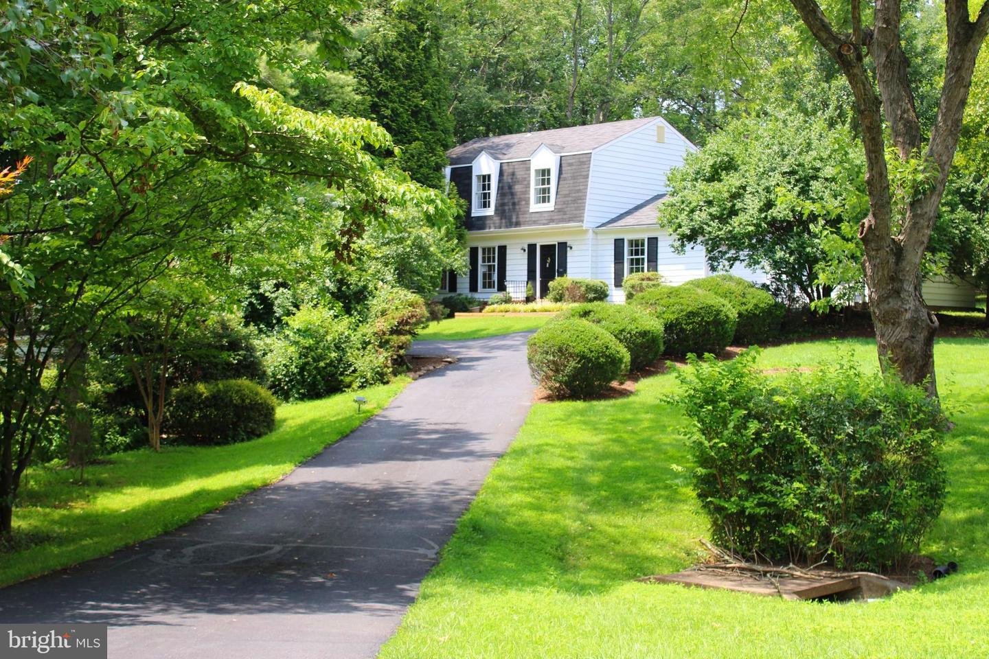 Property Photo: 1802 Cranberry Lane VA 20191