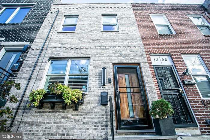 1321 S Opal Street  Philadelphia PA 19146 photo