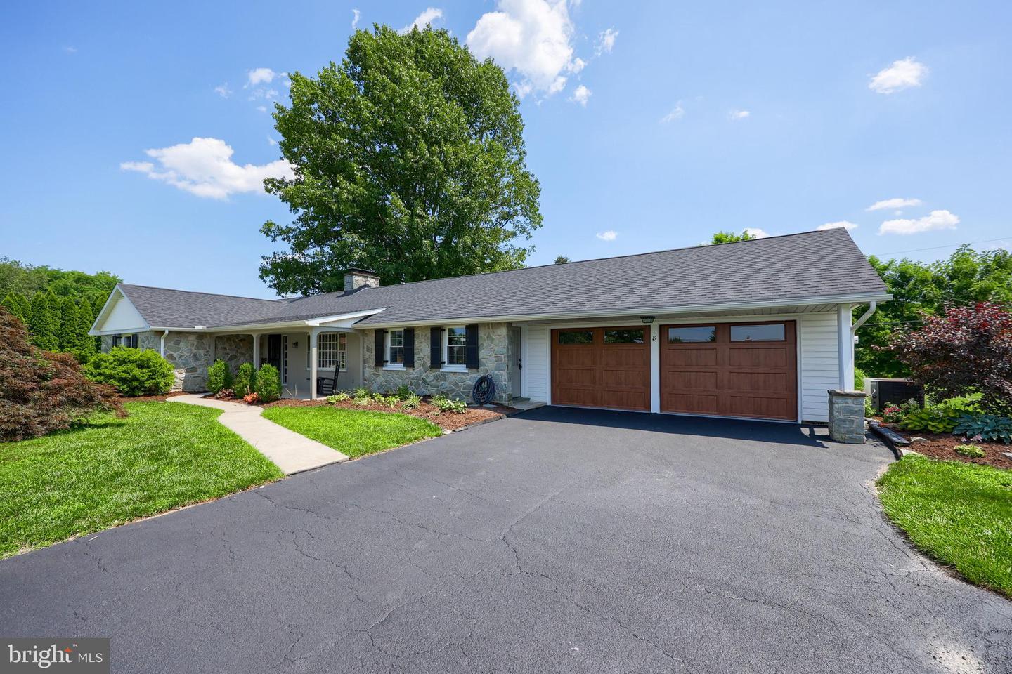 Property Photo: 8 Budview Drive PA 17584