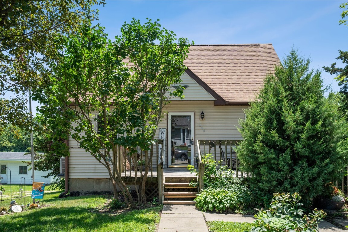 Property Photo: 604 Fairchild Street IA 52241