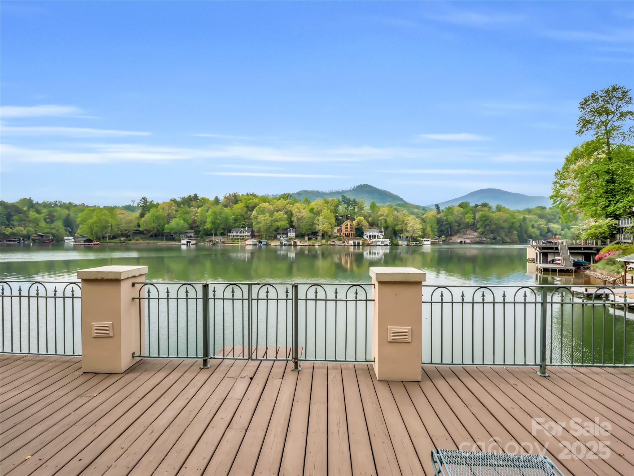 Property Photo: 454 Cutaway Road NC 28746