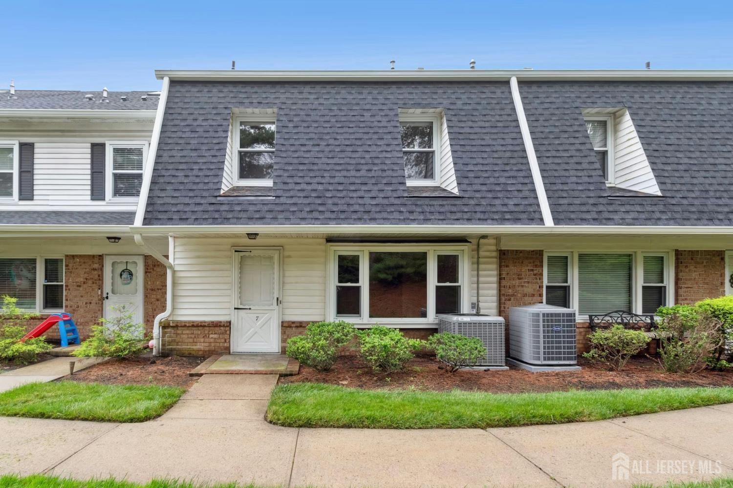 7 Tisbury Court  Scotch Plains NJ 07076 photo